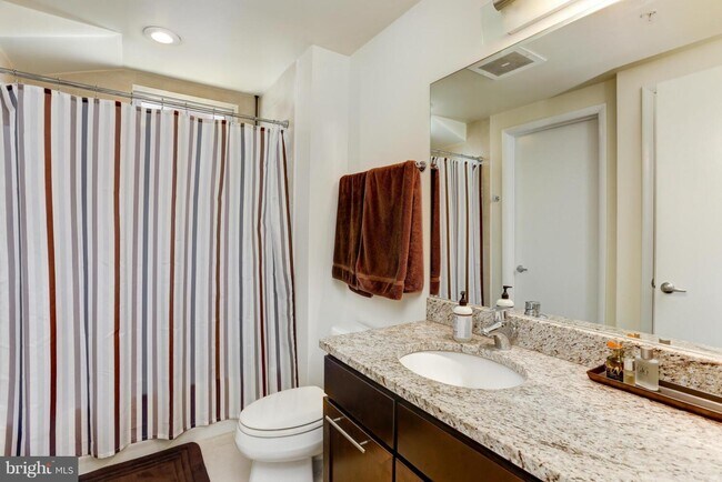 Baño - 149 W St NW Unidad 22