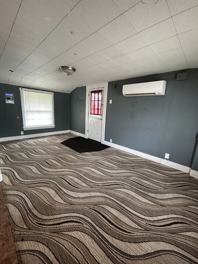 Photo - Nice 1 bedroom 1 bath Apt., great location Walking distance to PSU.. ALL UTILITIES Included excep...