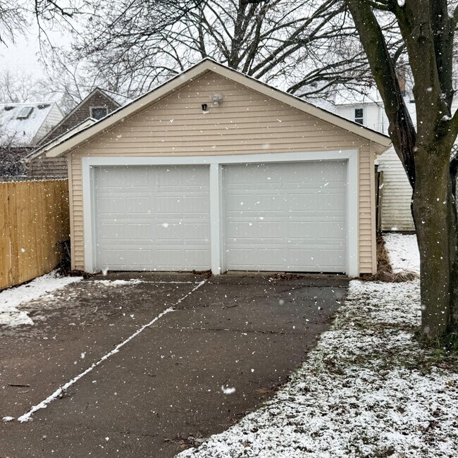 Photo - 45 Wallinwood Ave NE