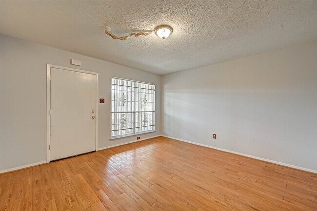 7714 Renwick Dr Unidad K113