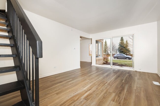 Photo - 1353 Kingsbury Dr