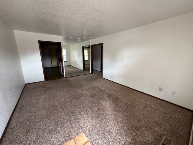 Photo - 2 bed one bath duplex in Mustang, convenie...