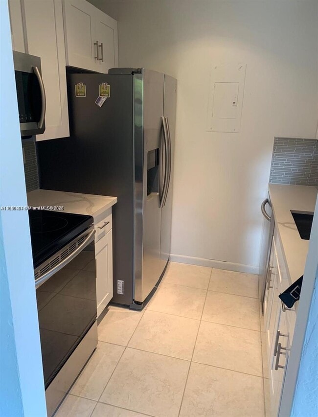 Building Photo - 7425 SW 152nd Ave Unit 11-205
