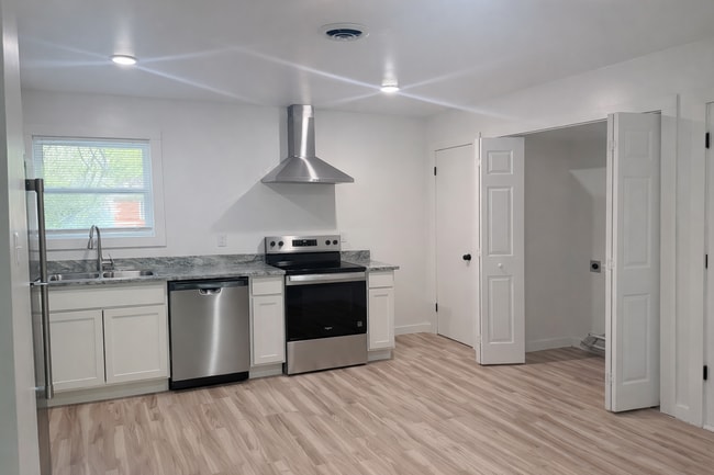 Photo - 2122 Sun Cir