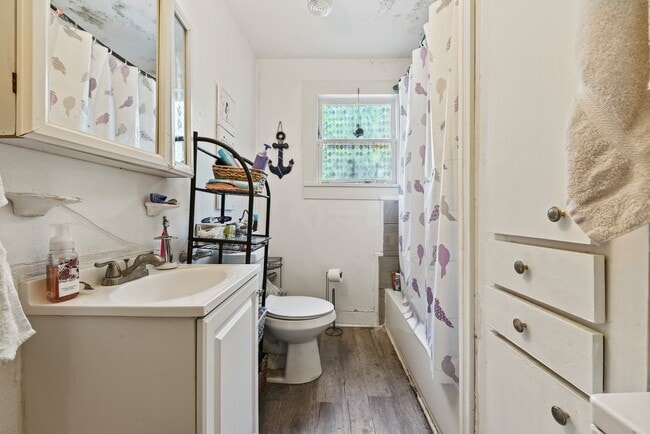 Building Photo - 154 Willow St