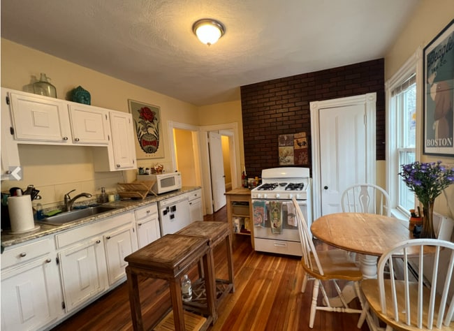 Photo - 2 Gilson Ter Unit 1