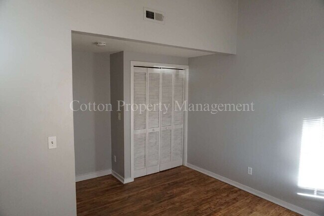 Photo - 229 St Luke Ct
