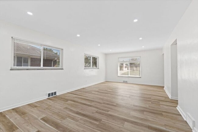 Photo - 2780 St Joseph Ave