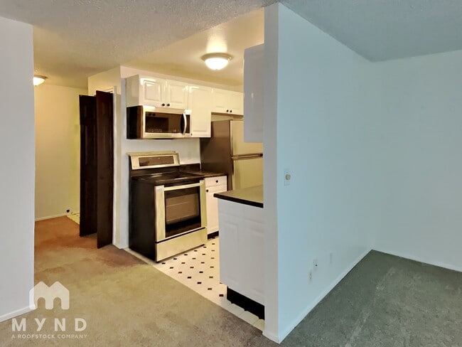 Photo - 318 S 174th Pl