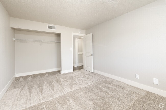 2BR, 1BA - 855SF - Primary Bedroom