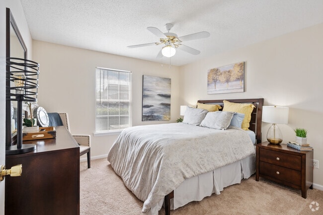 2BR, 1BA - 988SF - Primary Bedroom