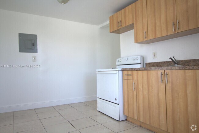 Building Photo - 1186 NW 103rd St Unit 2 Rental