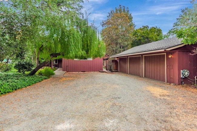 Photo - 35849 Linda Dr