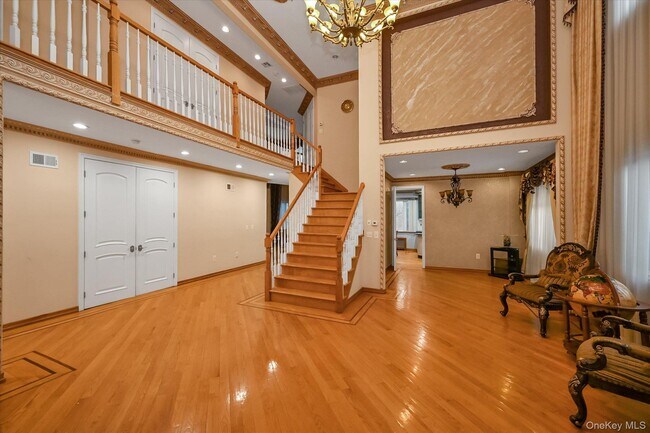 Photo - 77-16 Kew Forest Ln