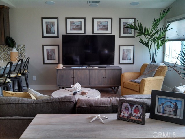 Photo - 2500 Main St