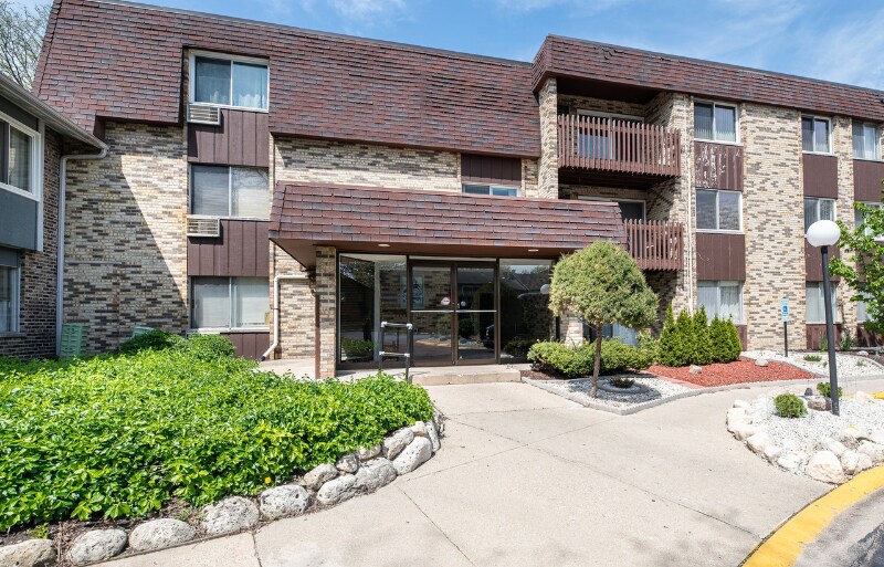 Photo - 922 E Old Willow Rd Unit 207