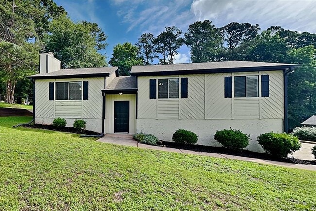 Building Photo - 151 Castleair Dr NE