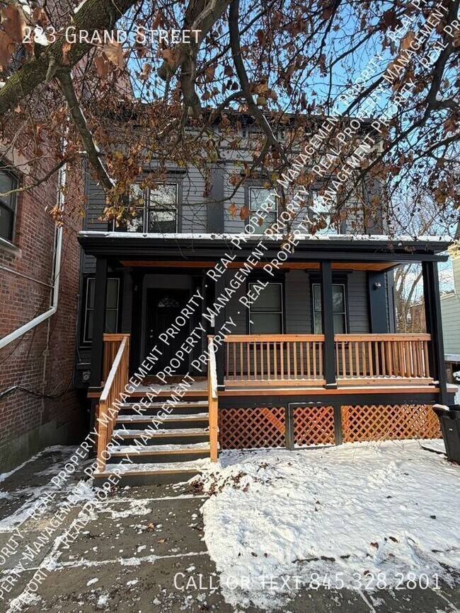 Photo - 283 Grand St