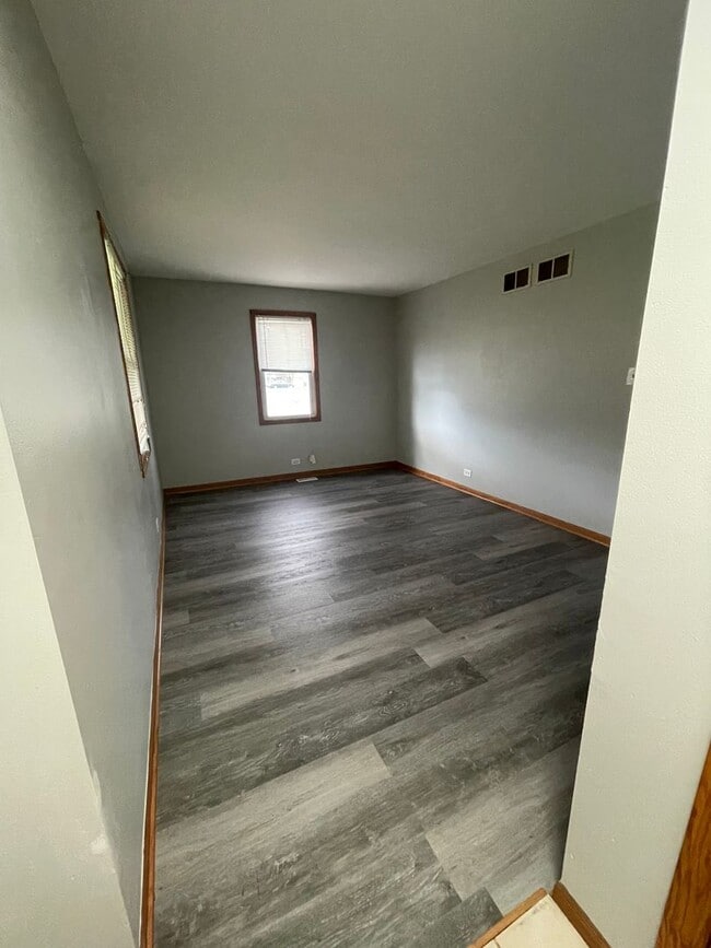 Photo - Beautiful and spacious 2 Bedroom 1 Bath house in Lansing, IL MUST SEE