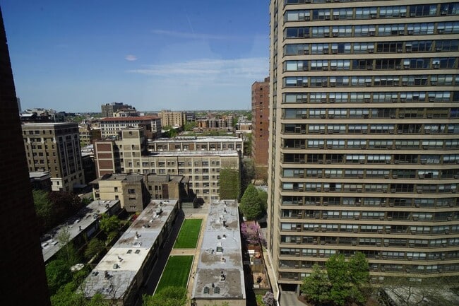 Photo - 2909 N Sheridan Rd Unidad 1401