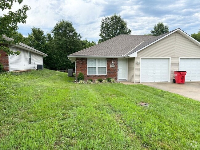 Building Photo - 2 Bed Single Level Duplex in Blue Springs Rental