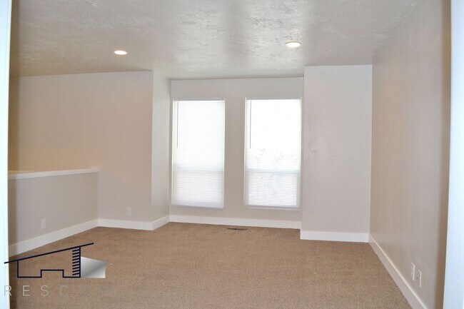 Photo - 1688 N Main St