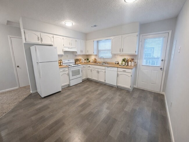 Photo - 2BR 1BA Triplex • Private Backyard in Downtown Smithville Unit 3