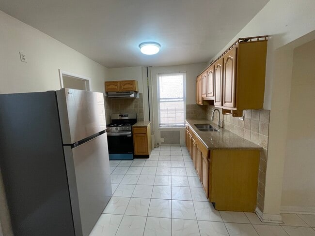 Building Photo - 98 Bristol St Unit Pitkins Ave Bristol St. Rental