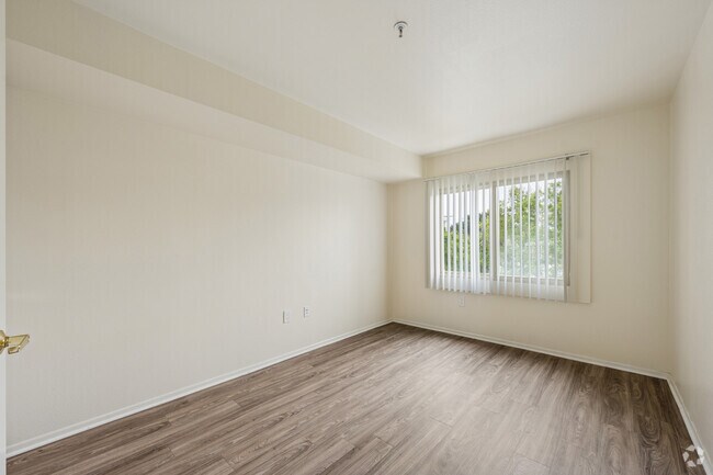 1BR, 1BA - 604SF - Bedroom