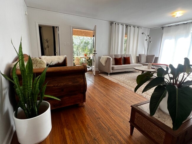 sala de estar - 627 Tularosa Dr