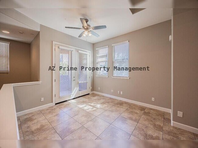 Photo - 563 W 6th St