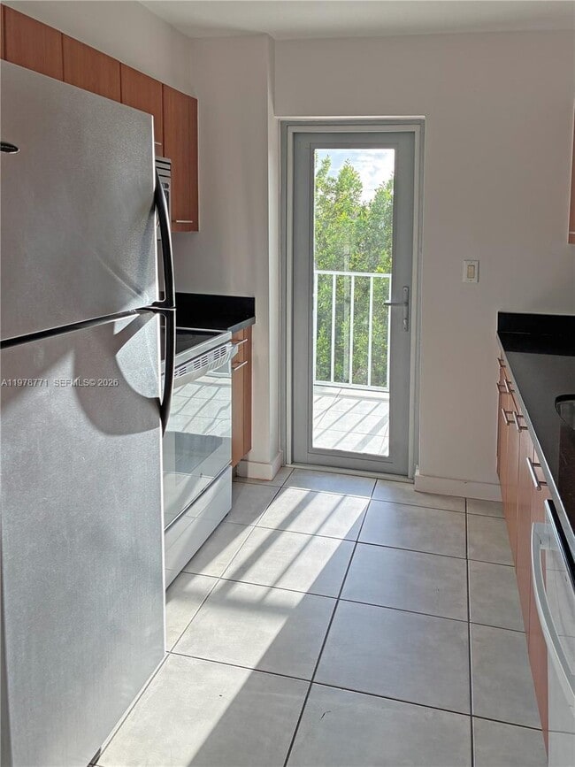 Photo - 650 NE 64th St Unidad G309