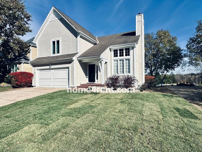 Building Photo - Maintenance Free Living w/ Hardwood Floors...