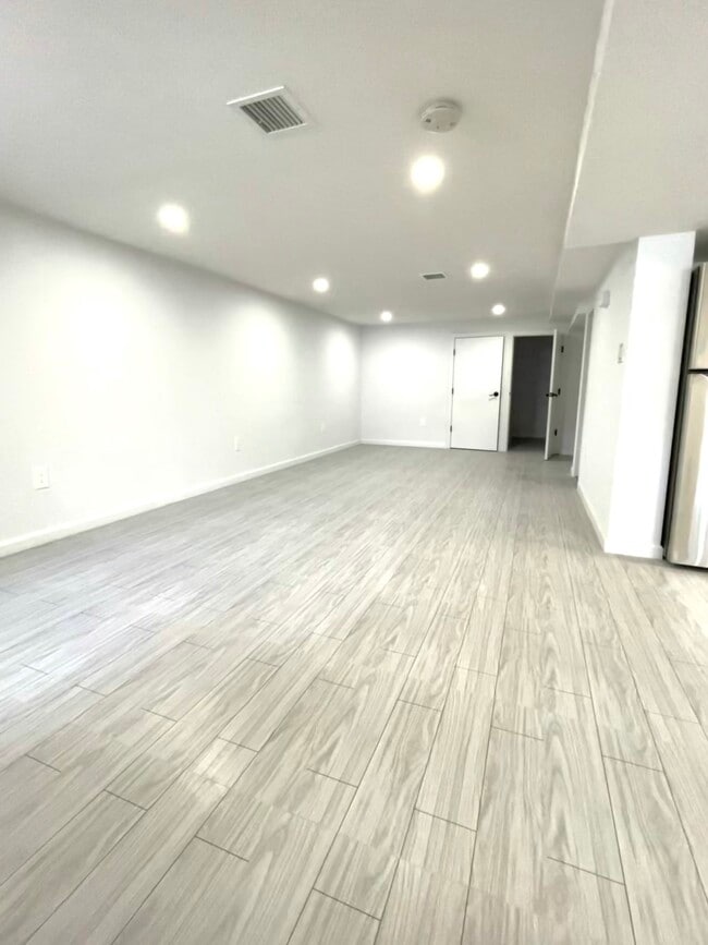 living room - 10517 101st Rd Unit 1