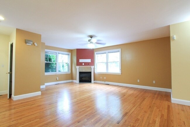 Building Photo - 6 Adams St