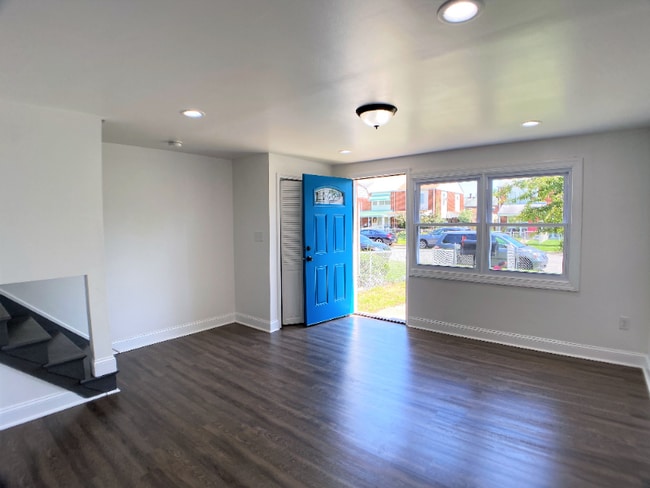 Photo - 2038 Kelmore Rd