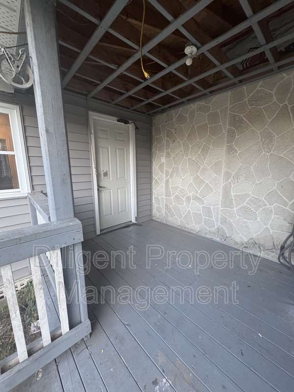 Photo - 612 Romaine St