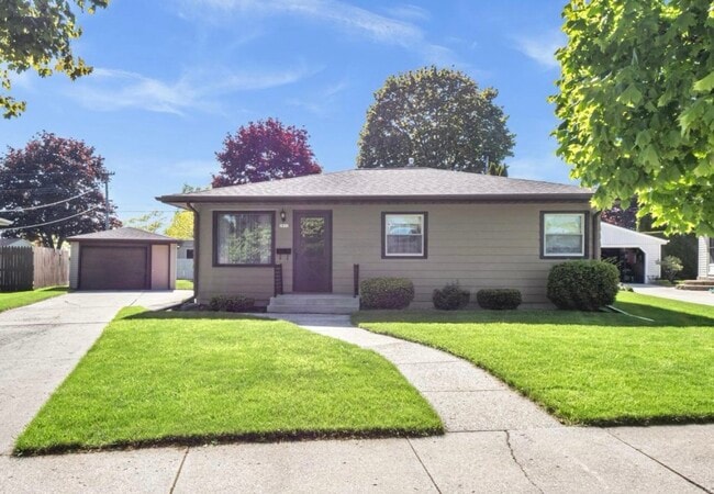 Photo - 2832 S 11th Pl House