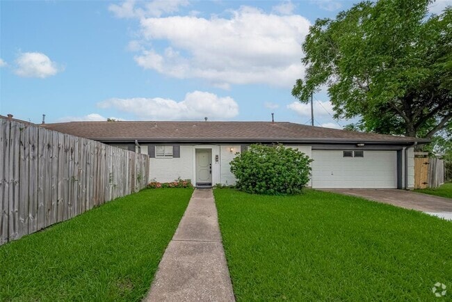 Building Photo - 605 Sorrento Dr Rental