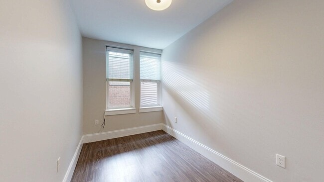 Photo - 133 Paris St