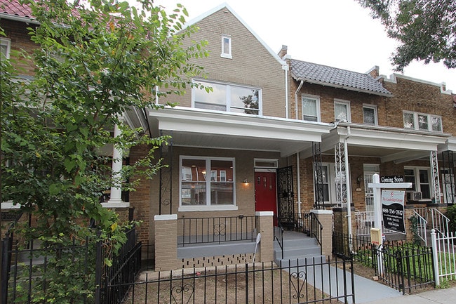 Building Photo - 1921 Bennett Pl NE