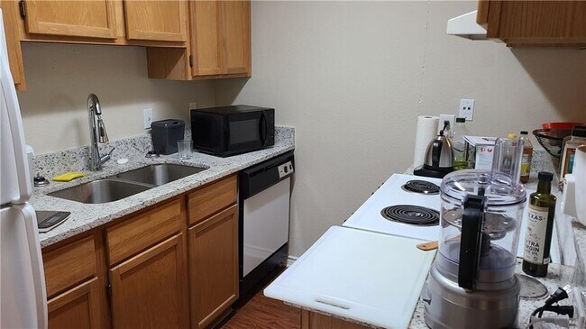 Photo - 1907 Robbins Pl Unit 105