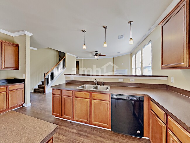 Photo - 1025 Addington Rd