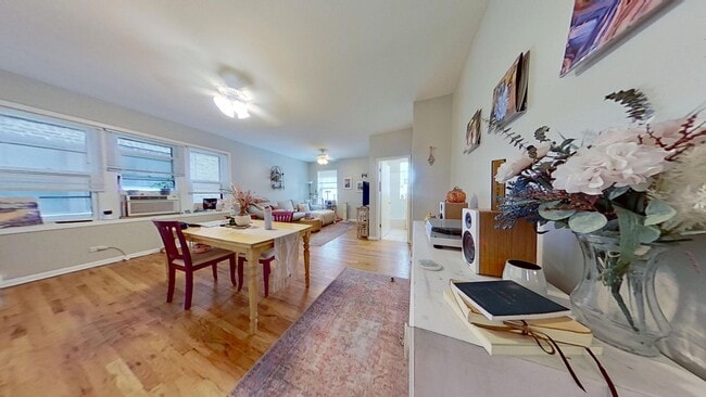 Photo - 1331-41 W. Addison