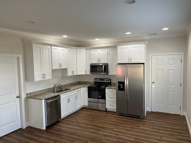 Photo - 102 Oak Ln Unit 104A