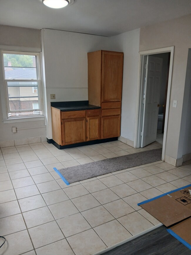 Building Photo - 102 E Main St Unit Main up