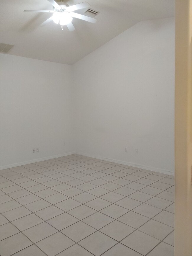 Photo - 9 Rainbow Ln