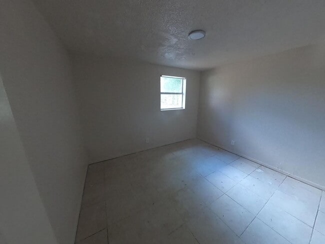 Photo - 4570 Transport Rd Unidad Transport Rd B