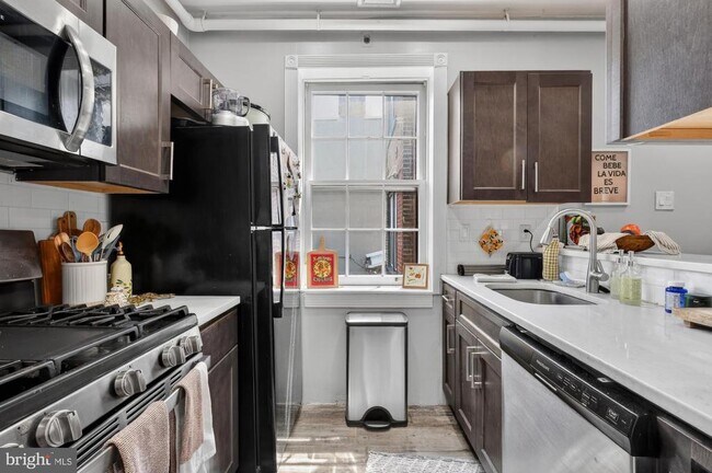 Photo - 927 Clinton St Unit 2R