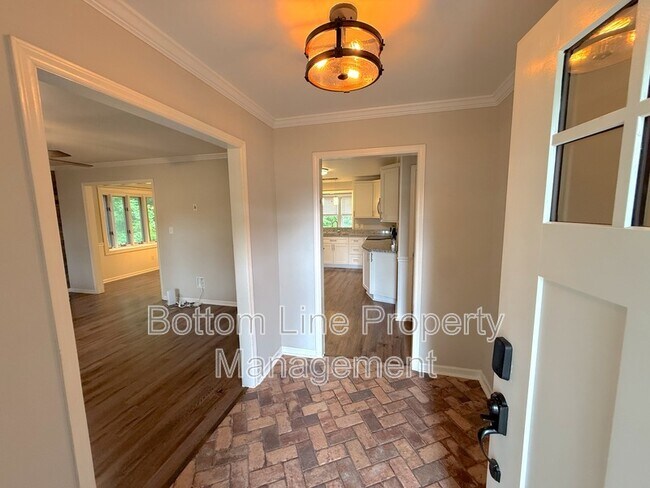 Photo - 4050 Leafmore St